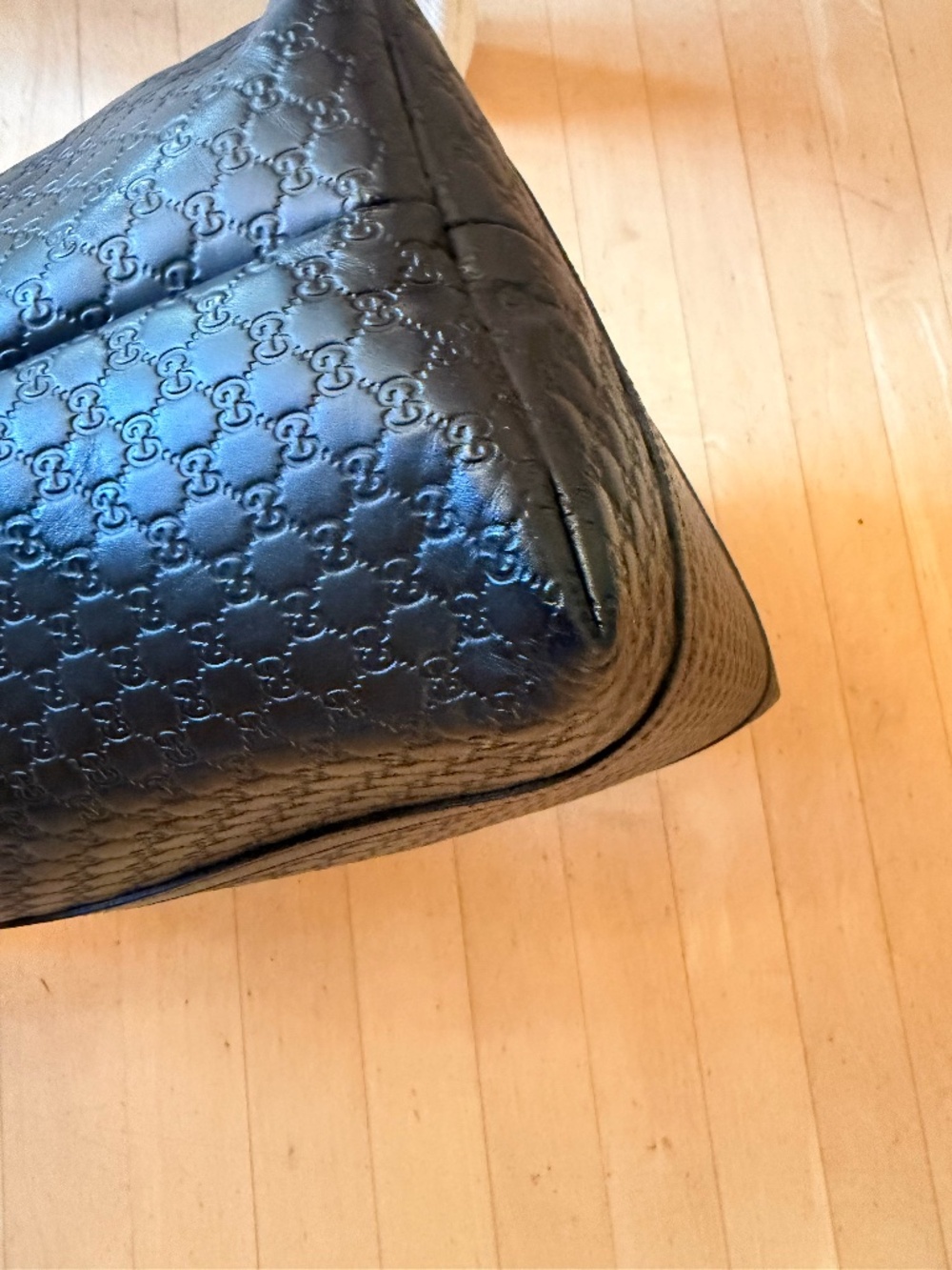 NWOT GUCCI micro GG leather large tote - Picture 9 of 16